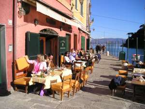 Xtrallusion photo gallery of Italy. Photos, pictures, images and photographs of the Italian Rivieras, the Italian Lakes, the Italian Alps, the Cinque Terre, the Amalfi coast and some of the most beautiful corners of Italy. Plus photos of Italian cities such as Pisa, Milan, Genoa and Rome.